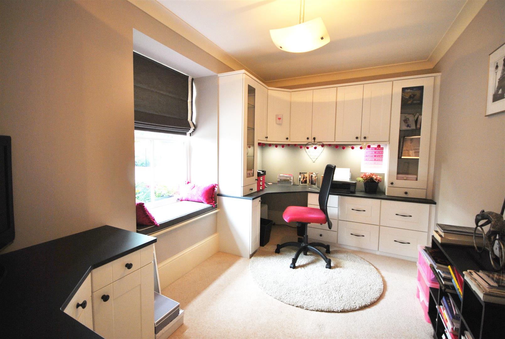 4 Bedrooms, House - Detached